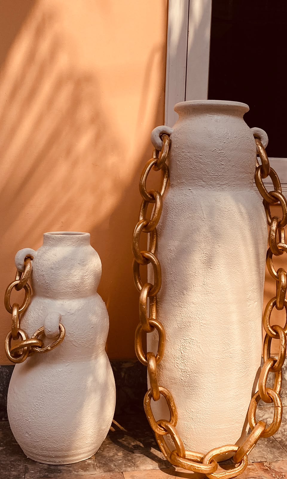 Modern Ceramic Vase Set with Gold Chain Detail | Luxury Home Decor